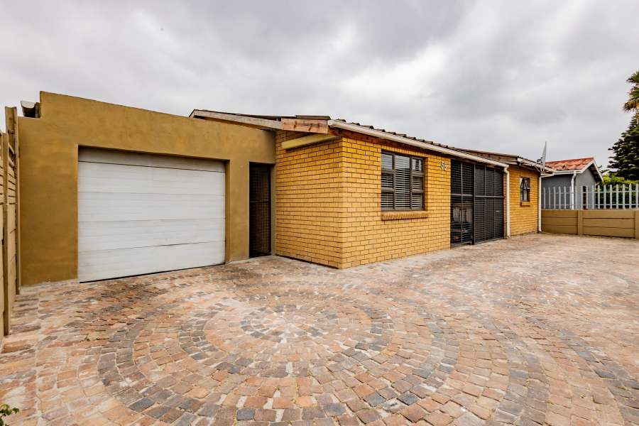 3 Bedroom Property for Sale in Uitsig Western Cape